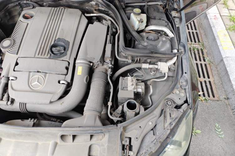 Used Mercedes-Benz C-Class 2011 C 200 CGI Fashion Model Engine Bay Left