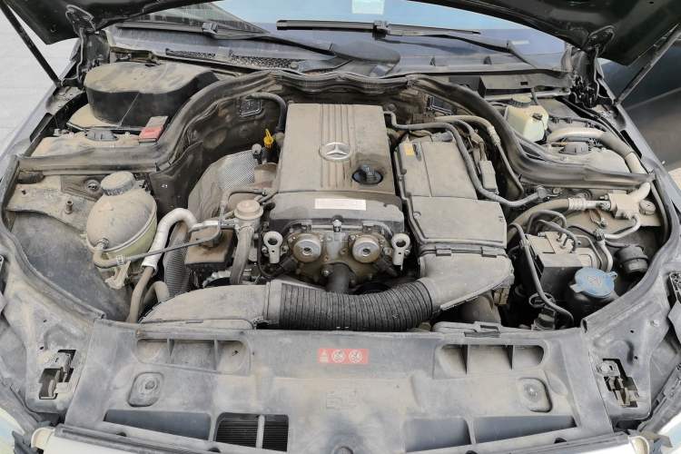 Used Mercedes-Benz C-Class 2011 C 180K Classic model Engine Bay