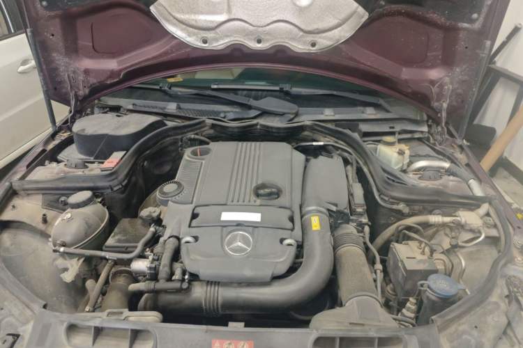 Used Mercedes-Benz C-Class 2011 C 200 CGI Fashion Model Engine Bay