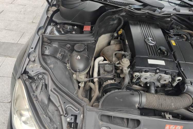 Used Mercedes-Benz C-Class 2011 C 180K Classic model Engine Bay Right