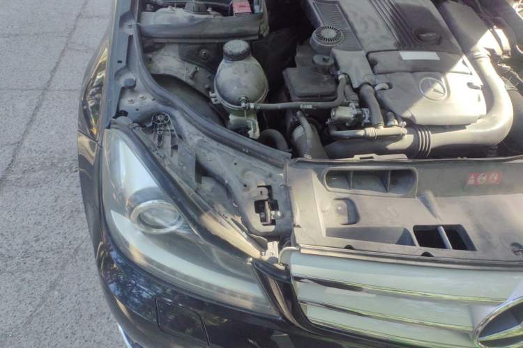 Used Mercedes-Benz C-Class 2011 C 200 CGI Fashion Model Engine Bay Right