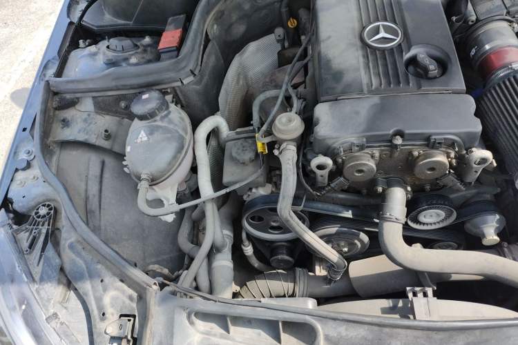 Used Mercedes-Benz C-Class 2011 C 180K Classic model Engine Bay Right