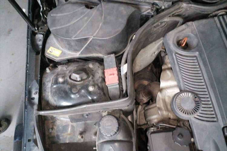 Used Mercedes-Benz C-Class 2011 C 200 Fashion Travel Edition Engine Bay Right