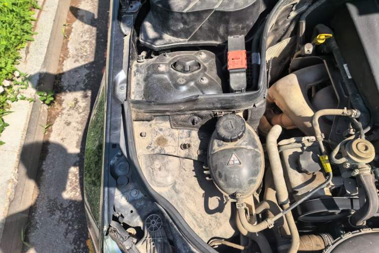 Used Mercedes-Benz C-Class 2011 C 180K Classic model Engine Bay Right