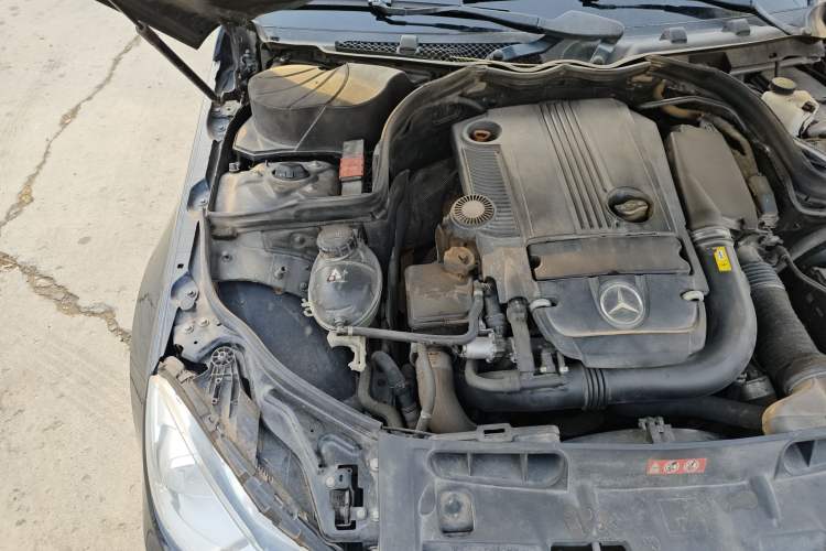 Used Mercedes-Benz C-Class 2011 C 200 CGI Elegant Model Engine Bay Right