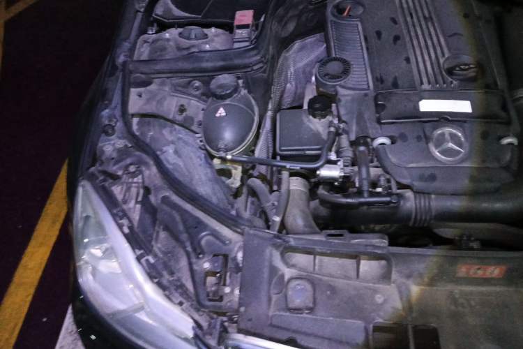 Used Mercedes-Benz C-Class 2011 C 200 CGI Elegant Model Engine Bay Right