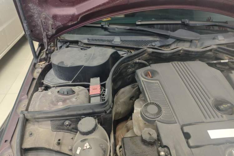 Used Mercedes-Benz C-Class 2011 C 200 CGI Fashion Model Engine Bay Right