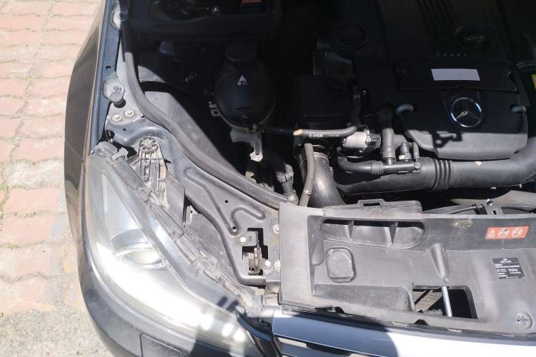 Used Mercedes-Benz C-Class 2011 C 200 CGI Fashion Model Engine Bay Right