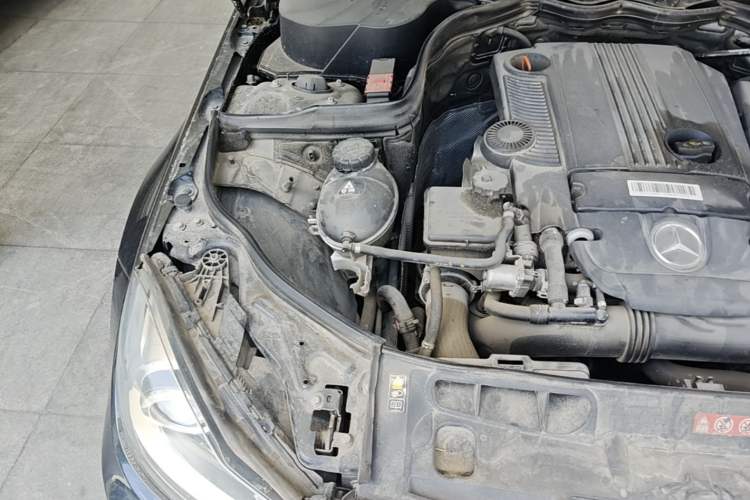 Used Mercedes-Benz C-Class 2011 C 200 CGI Fashion Model Engine Bay Right