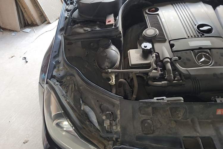 Used Mercedes-Benz C-Class 2011 C 200 CGI Fashion Model Engine Bay Right
