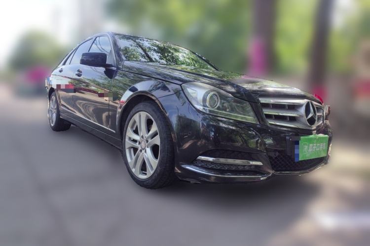 Used Mercedes-Benz C-Class 2011 C 200 CGI Fashion Model Front Right 45 Deg