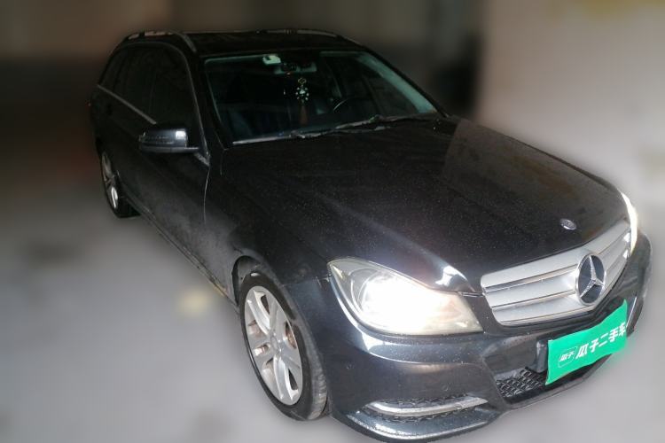 Used Mercedes-Benz C-Class 2011 C 200 Fashion Travel Edition Front Right 45 Deg