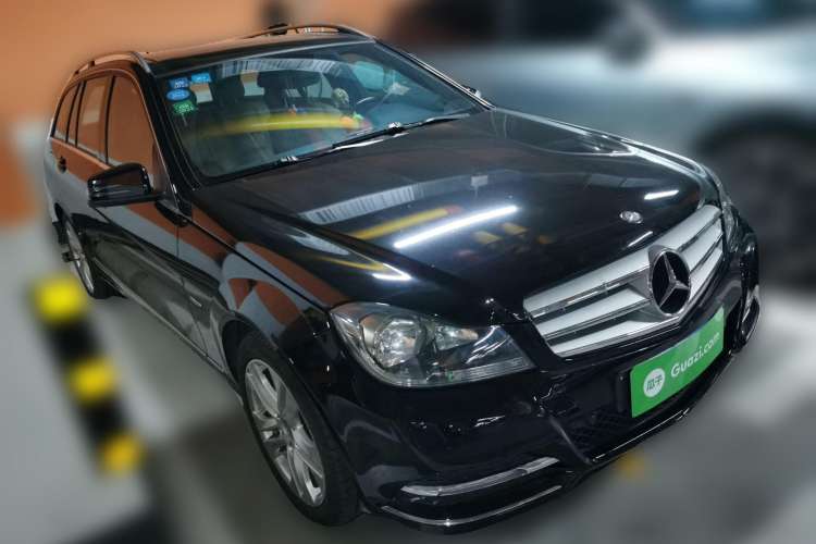 Used Mercedes-Benz C-Class 2011 C 200 Fashion Travel Edition Front Right 45 Deg
