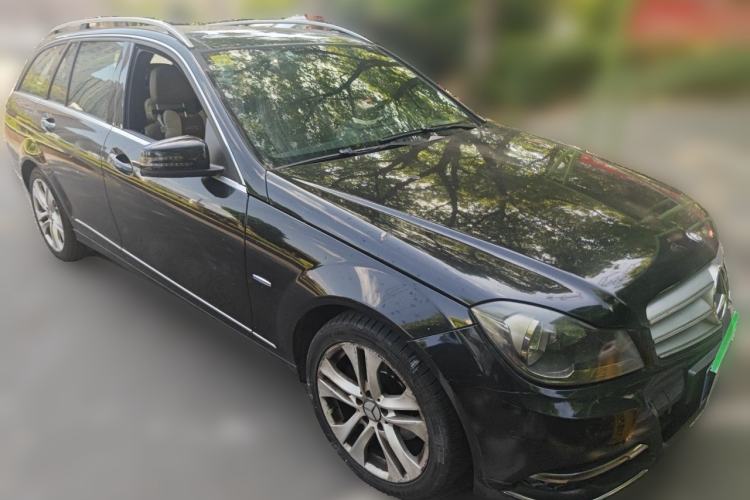Used Mercedes-Benz C-Class 2011 C 200 Fashion Travel Edition Front Right 45 Deg