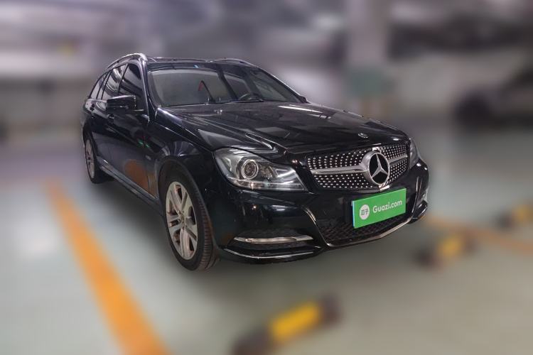 Used Mercedes-Benz C-Class 2011 C 200 Fashion Travel Edition Front Right 45 Deg