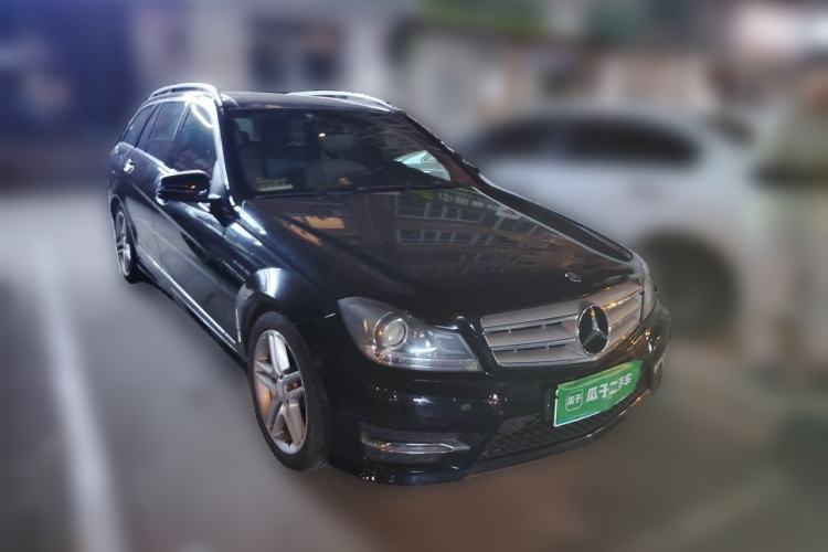 Used Mercedes-Benz C-Class 2011 C 200 Fashion Travel Edition Front Right 45 Deg