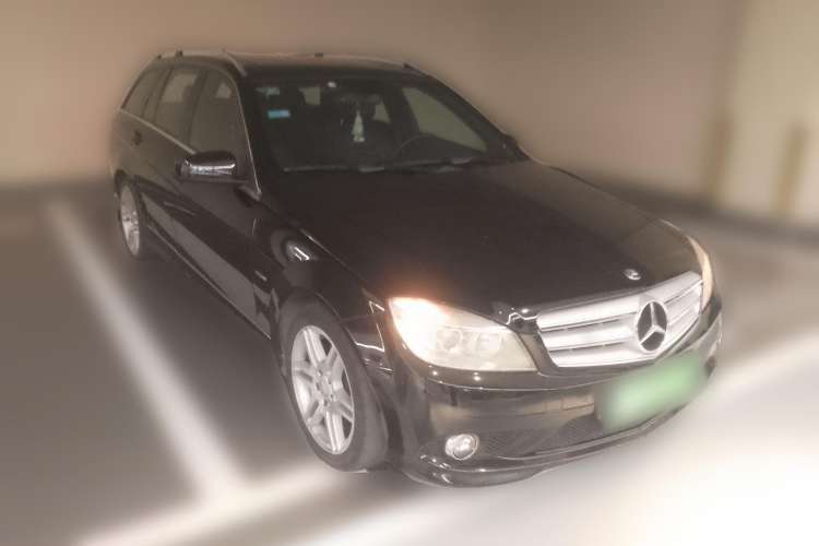 Used Mercedes-Benz C-Class 2011 C 200 Fashion Travel Edition Front Right 45 Deg