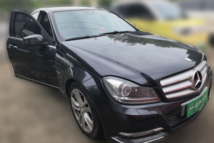Used Mercedes-Benz C-Class 2011 C 200 CGI Fashion Model Front Right 45 Deg