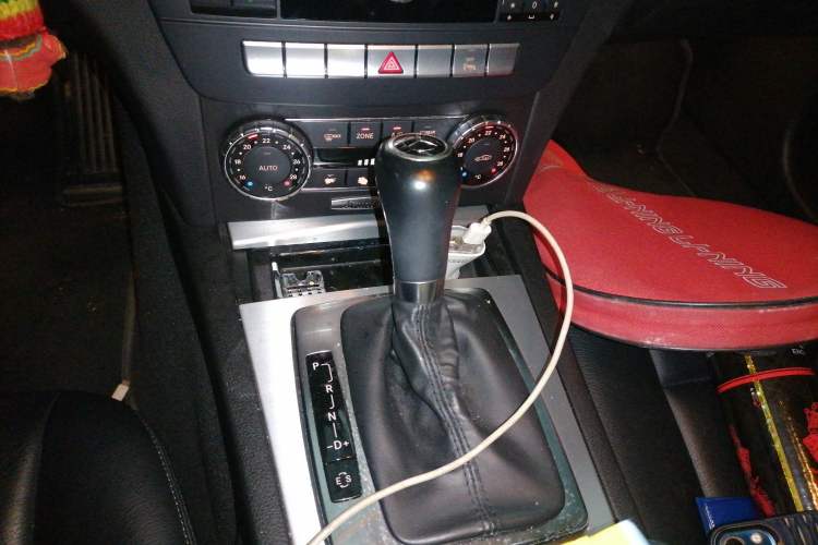 Used Mercedes-Benz C-Class 2011 C 200 Fashion Travel Edition Gear Lever