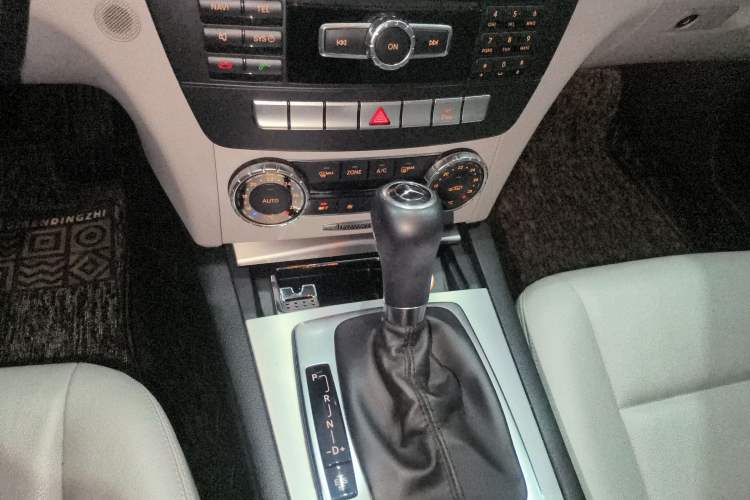 Used Mercedes-Benz C-Class 2011 C 200 Fashion Travel Edition Gear Lever