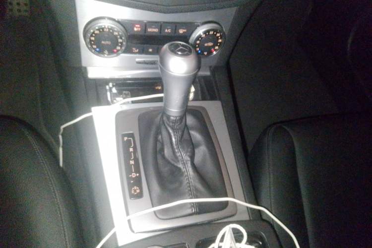 Used Mercedes-Benz C-Class 2011 C 200 Fashion Travel Edition Gear Lever