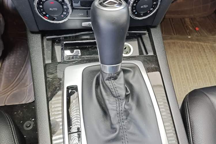 Used Mercedes-Benz C-Class 2011 C 200 CGI Fashion Model Gear Lever