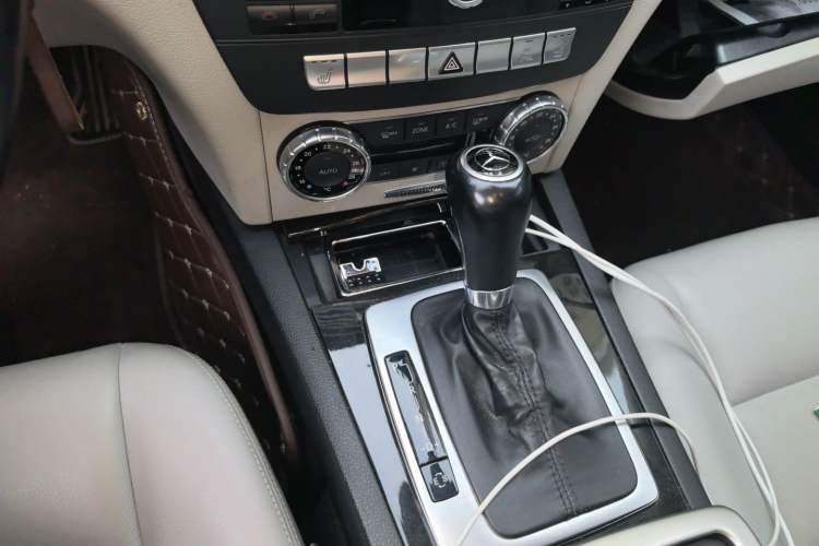 Used Mercedes-Benz C-Class 2011 C 200 CGI Fashion Model Gear Lever