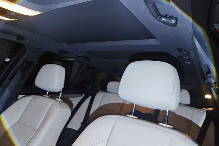 Used Mercedes-Benz C-Class 2011 C 200 Fashion Travel Edition Headliner