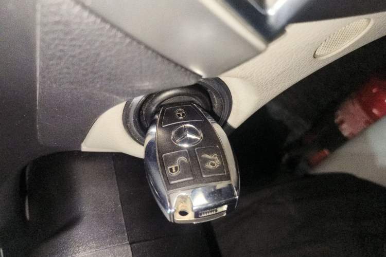Used Mercedes-Benz C-Class 2011 C 200 Fashion Travel Edition Interior 1