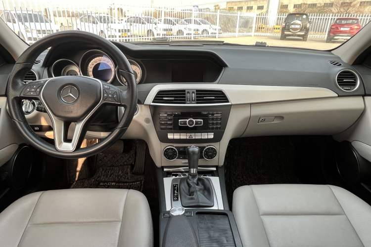 Used Mercedes-Benz C-Class 2011 C 200 Fashion Travel Edition Interior 2