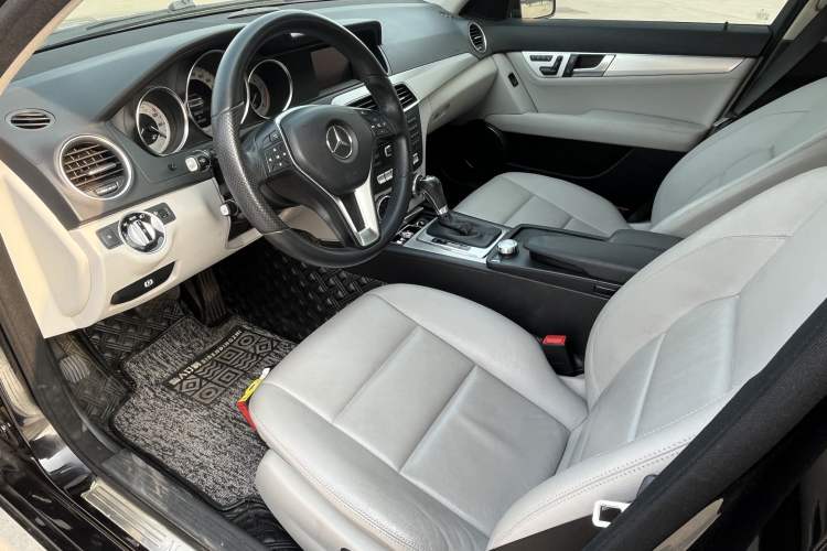 Used Mercedes-Benz C-Class 2011 C 200 Fashion Travel Edition Interior 3
