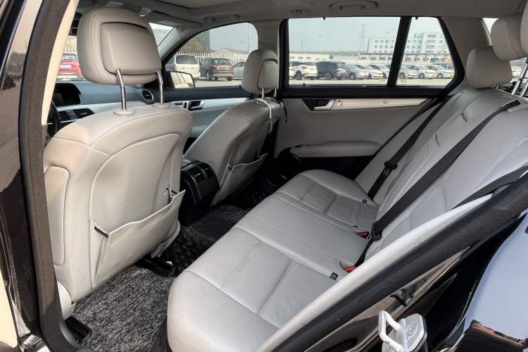 Used Mercedes-Benz C-Class 2011 C 200 Fashion Travel Edition Interior 4