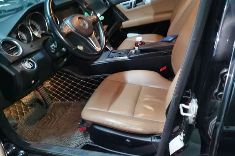 Used Mercedes-Benz C-Class 2011 C 200 Fashion Travel Edition Left Front Seat