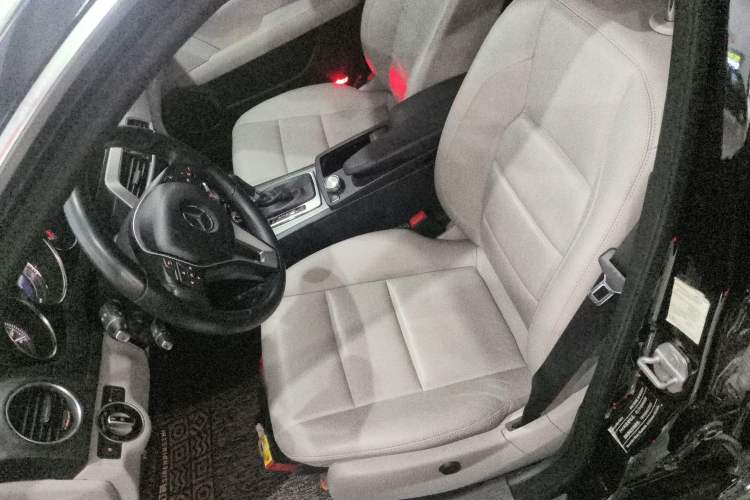 Used Mercedes-Benz C-Class 2011 C 200 Fashion Travel Edition Left Front Seat