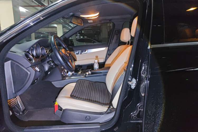Used Mercedes-Benz C-Class 2011 C 200 Fashion Travel Edition Left Front Seat