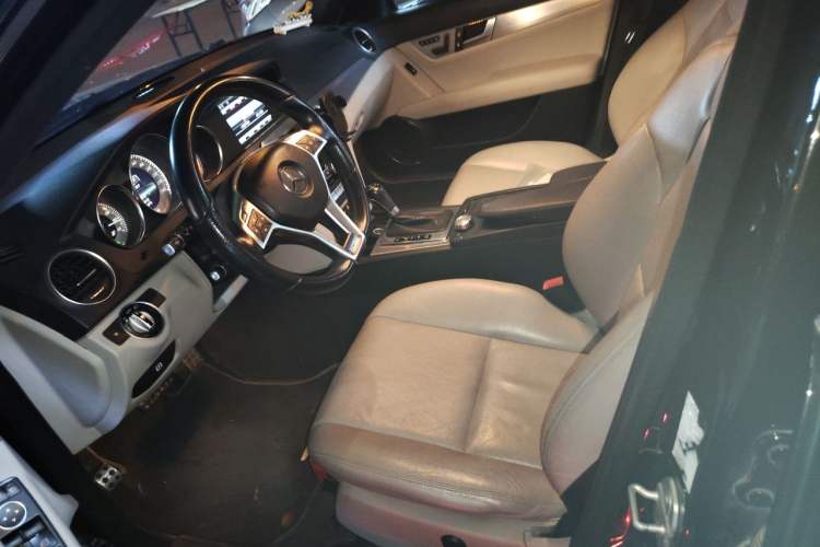 Used Mercedes-Benz C-Class 2011 C 200 Fashion Travel Edition Left Front Seat