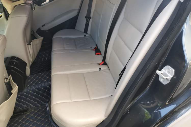 Used Mercedes-Benz C-Class 2011 C 200 CGI Fashion Model Left Rear Seat