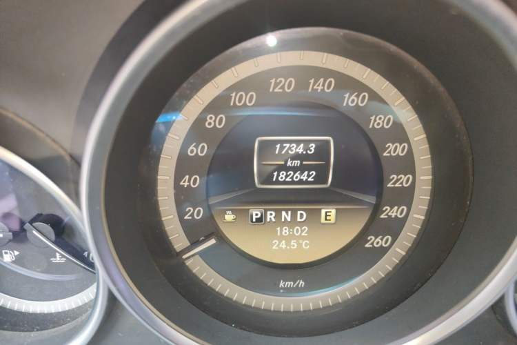 Used Mercedes-Benz C-Class 2011 C 180K Classic model Odometer Close Up