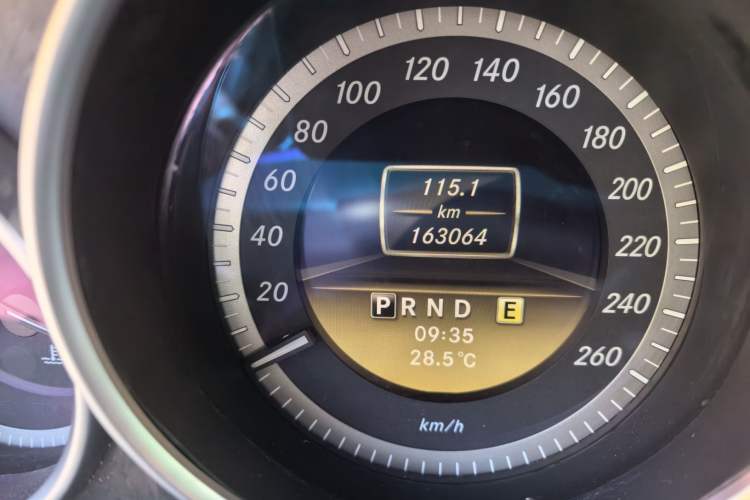 Used Mercedes-Benz C-Class 2011 C 180K Classic model Odometer Close Up