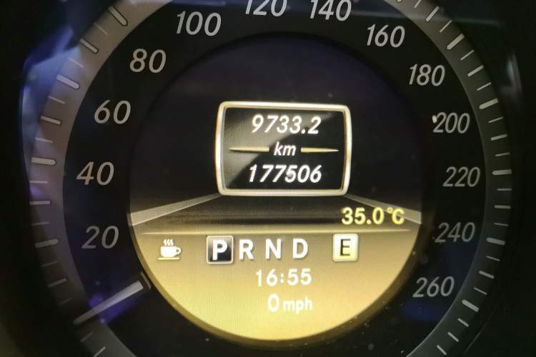 Used Mercedes-Benz C-Class 2011 C 180K Classic model Odometer Close Up