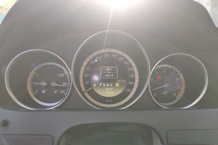 Used Mercedes-Benz C-Class 2011 C 180K Classic model Odometer Close Up