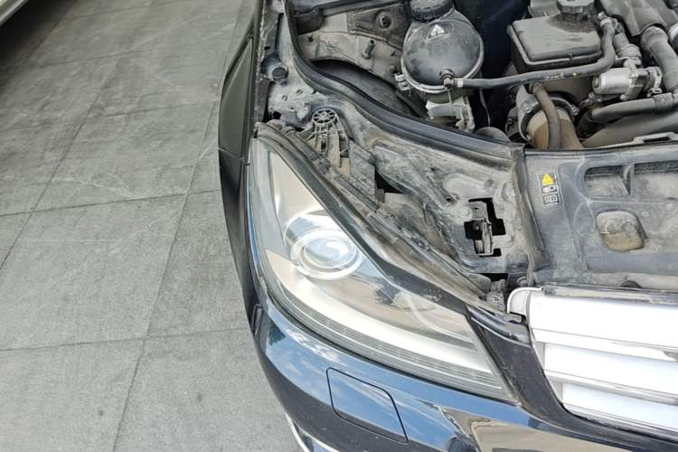 Used Mercedes-Benz C-Class 2011 C 200 CGI Fashion Model Right Front Headlight