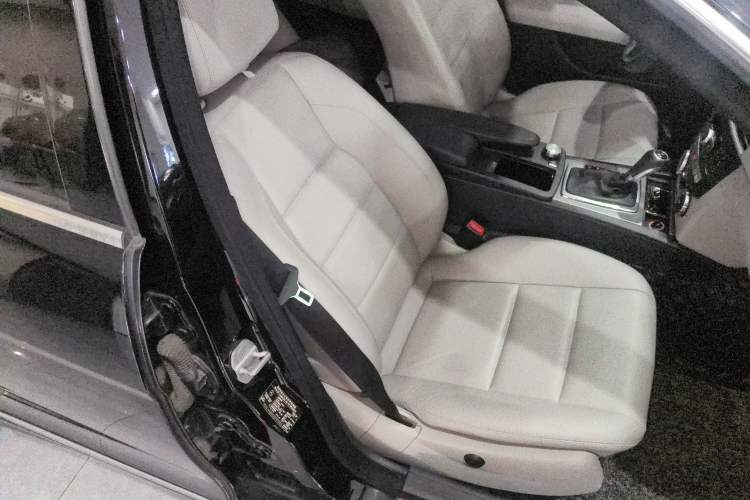 Used Mercedes-Benz C-Class 2011 C 200 Fashion Travel Edition Right Front Seat