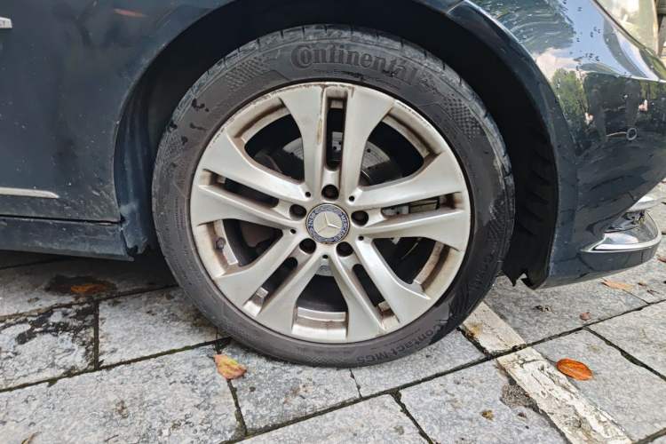 Used Mercedes-Benz C-Class 2011 C 200 CGI Fashion Model Right Front Wheel Hub