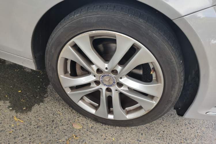 Used Mercedes-Benz C-Class 2011 C 200 CGI Fashion Model Right Front Wheel Hub