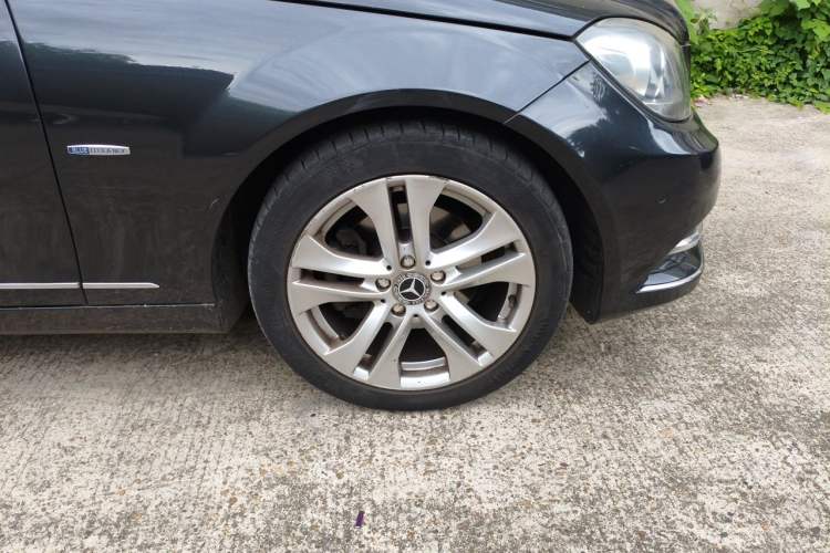 Used Mercedes-Benz C-Class 2011 C 200 CGI Fashion Model Right Front Wheel Hub