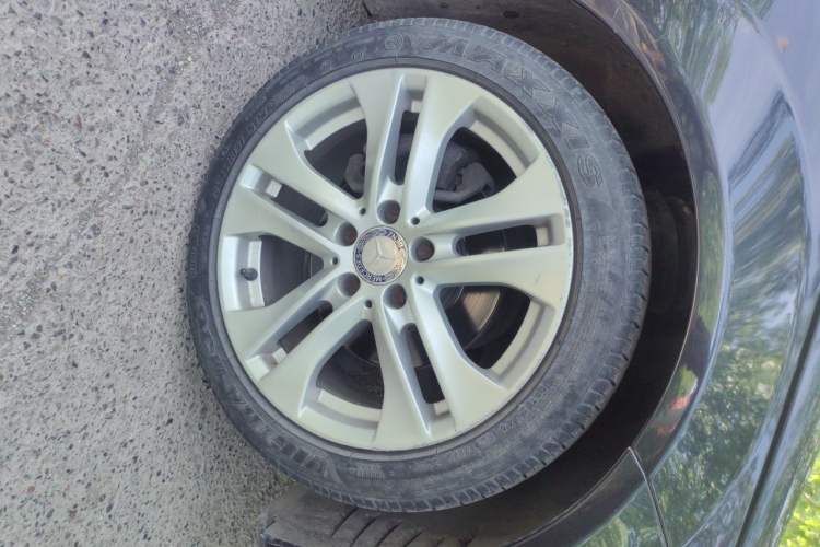 Used Mercedes-Benz C-Class 2011 C 200 CGI Fashion Model Right Front Wheel Hub