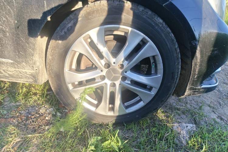 Used Mercedes-Benz C-Class 2011 C 200 Fashion Travel Edition Right Front Wheel Hub