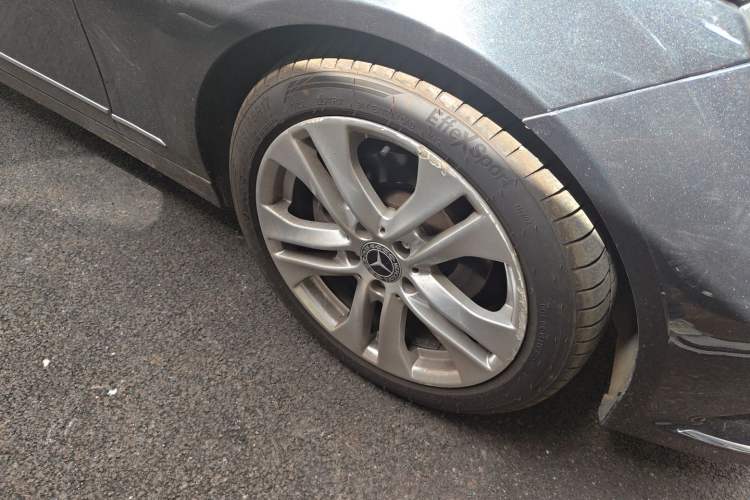 Used Mercedes-Benz C-Class 2011 C 200 CGI Fashion Model Right Front Wheel Hub