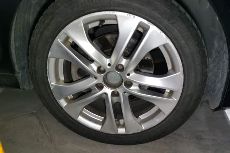 Used Mercedes-Benz C-Class 2011 C 200 Fashion Travel Edition Right Front Wheel Hub
